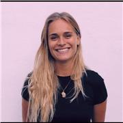 Profesora de danza energética y apasionada, con experiencia con niños pequeños, jóvenes y adultos principiantes.
